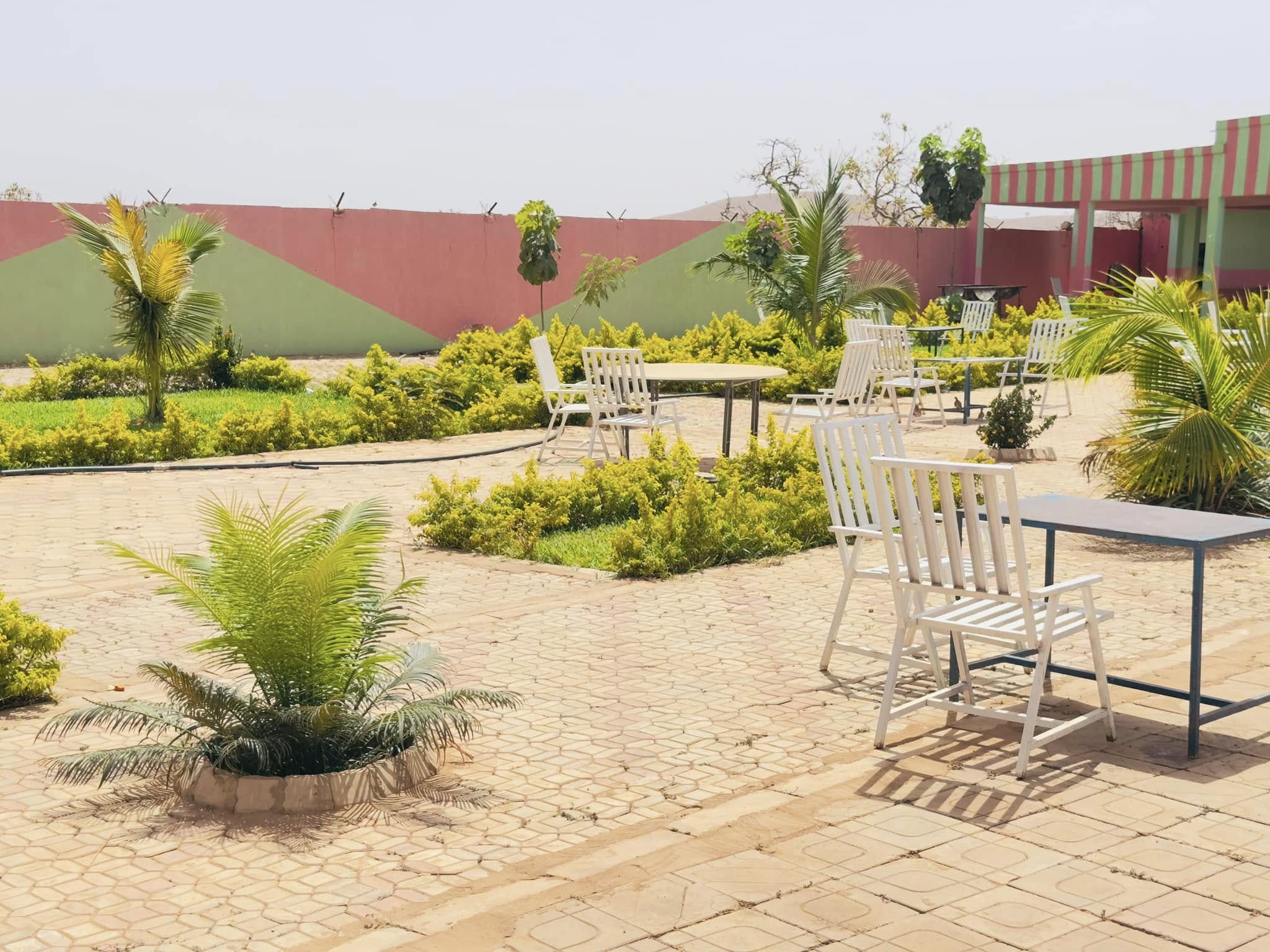 Coin jardin ombragé du site de l'EPCO